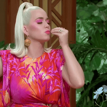 gif of Katy Perry making a chef&#x27;s kiss face