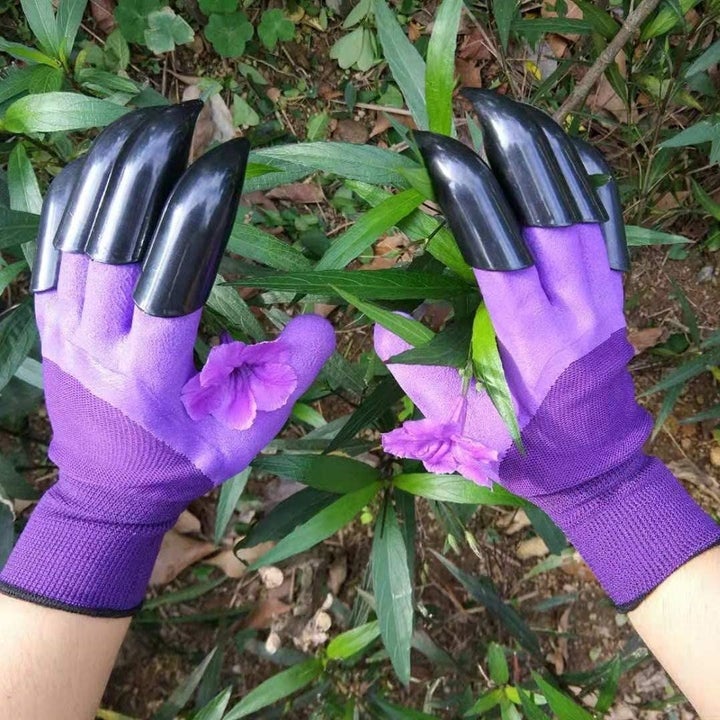 The gloves, which have pointed plastic tips
