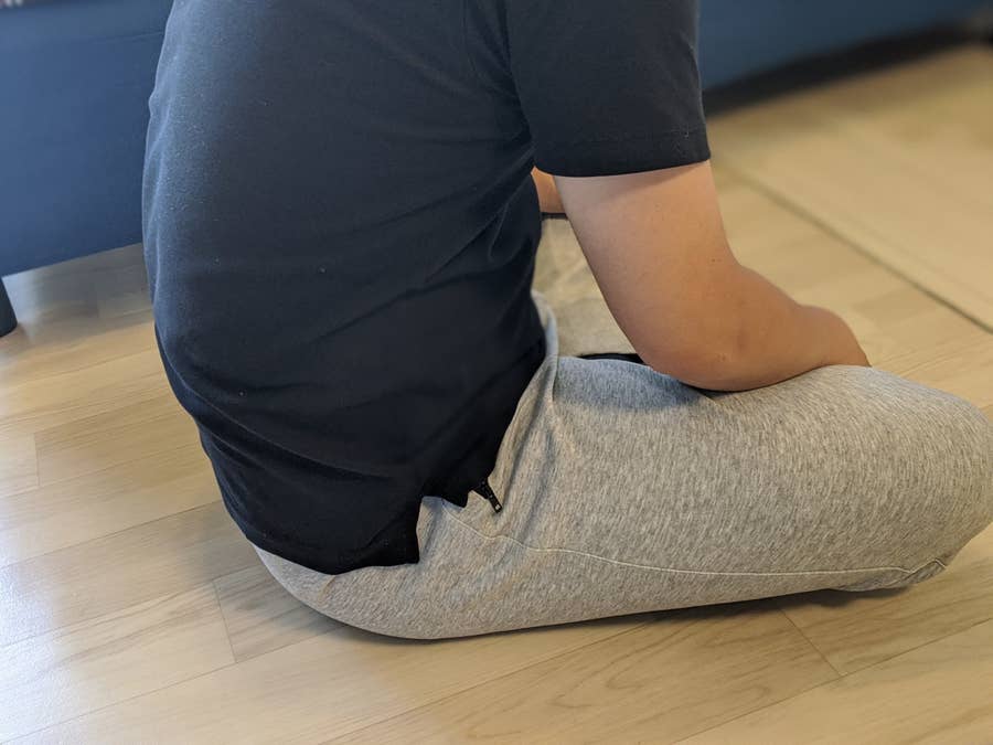 あるのとないのでは大違い！あぐら専用の座布団がめちゃくちゃいい仕事 