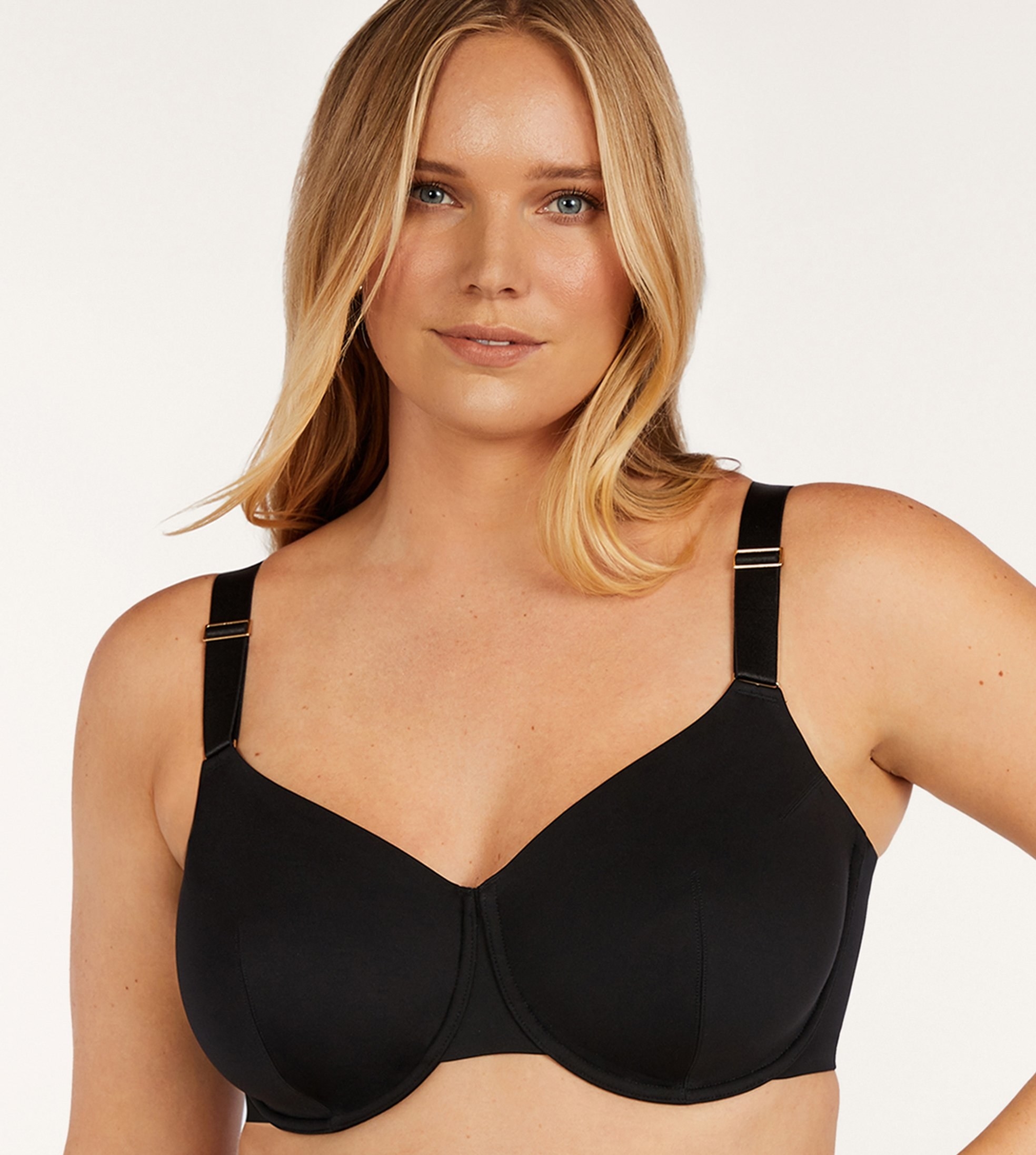 model wearing the bra in black 