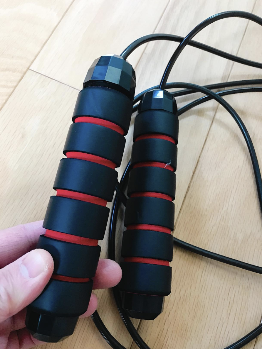 A reviewer holding the handles of the jump rope 