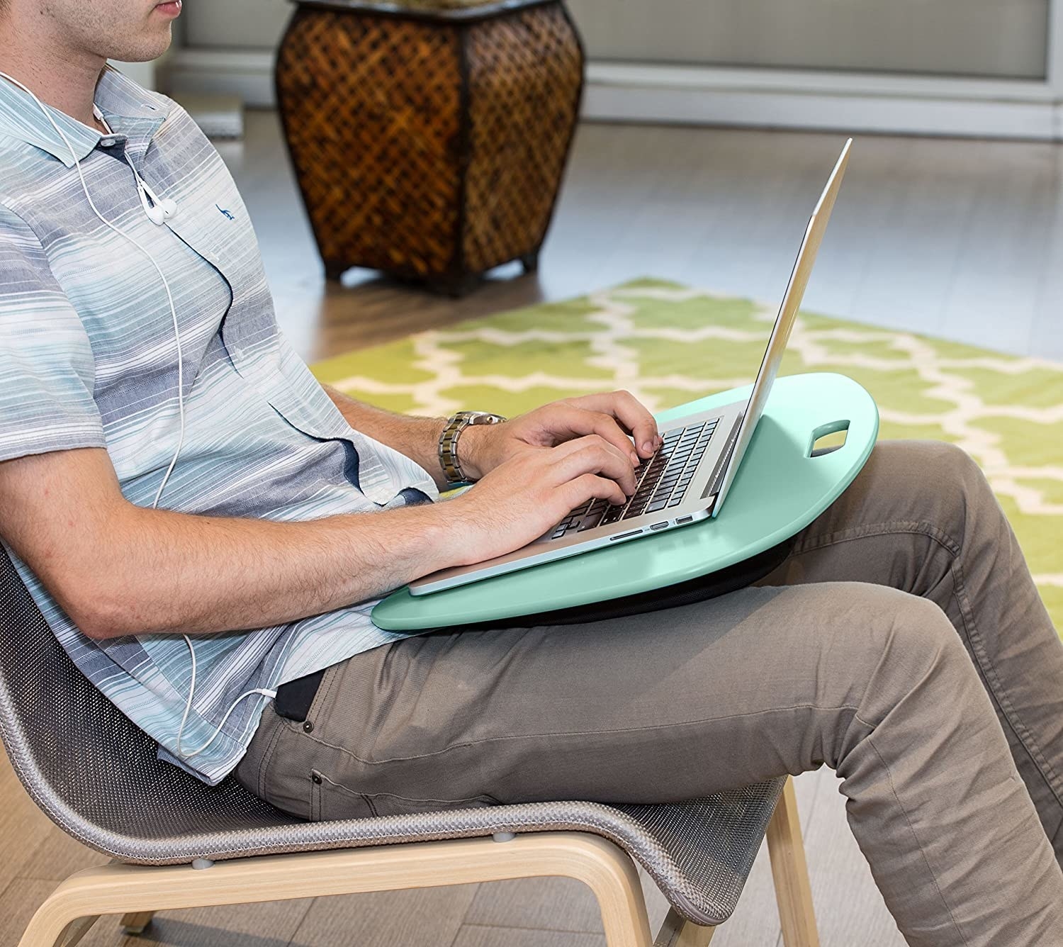 DIY Lap desk with old pillow, DIY laptop lap desk, How to make a Lap  Desk