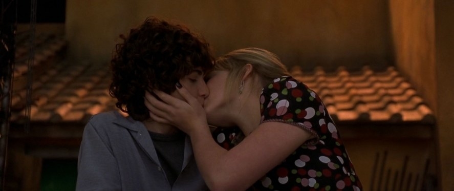 Gordo and Lizzie kiss in The Lizzie McGuire Movie
