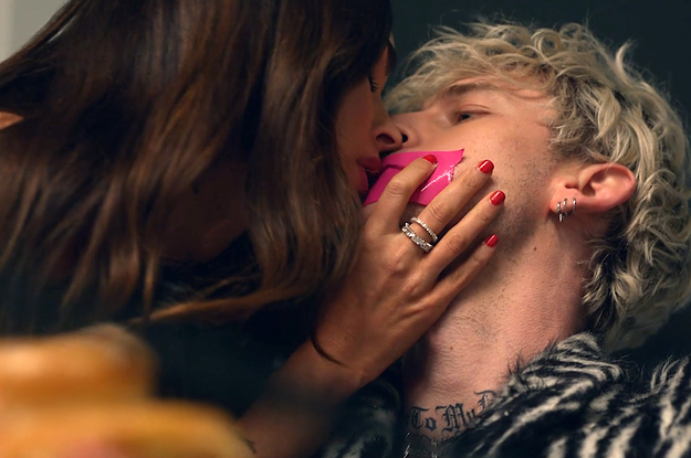 Megan Fox And Machine Gun Kelly Were Spotted Kissing