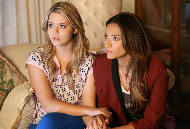 Alison DiLaurentis and Emily Fields hold hands during a tense moment