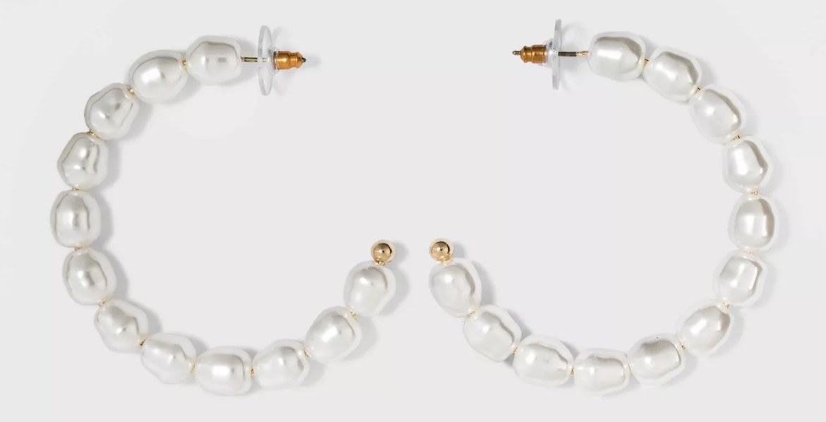 The pearl hoop earrings 