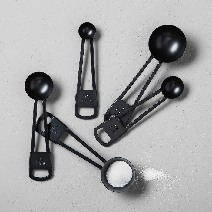 black matte measuring spoons