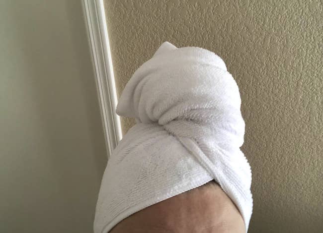 A reviewer's head with the microfiber towel wrapped around it