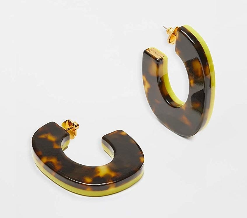 The hoop earrings showing the 3/4th hoop and gold backs