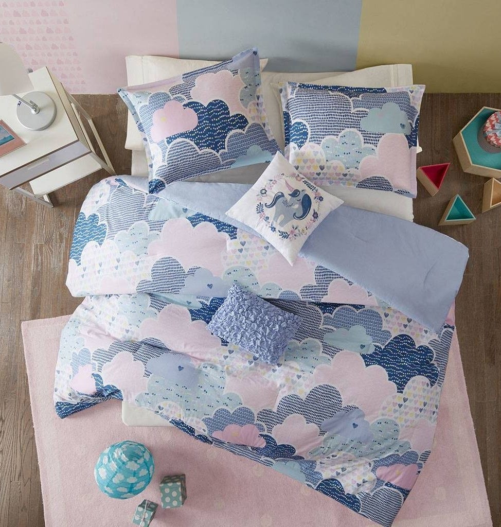 the comforter in blue and pink 