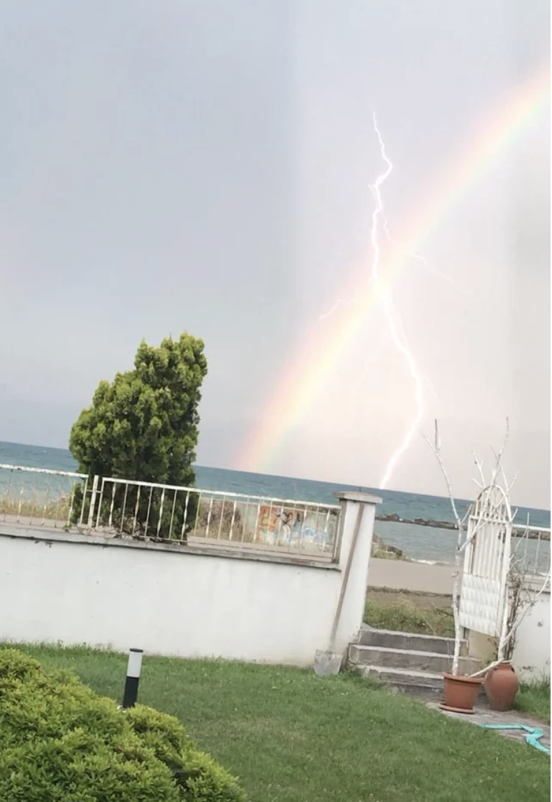 A rainbow and lightning bolt lit up the sky at the exact same time and place