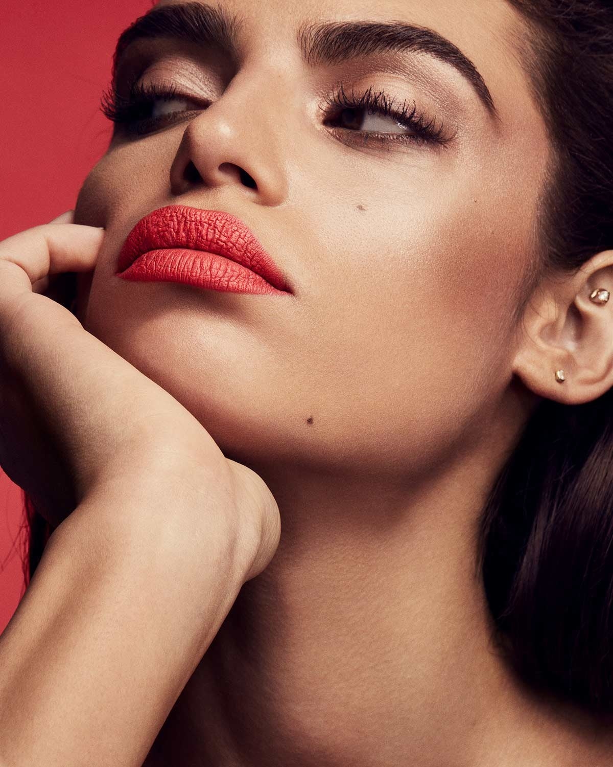 A model wearing the coral lipstick