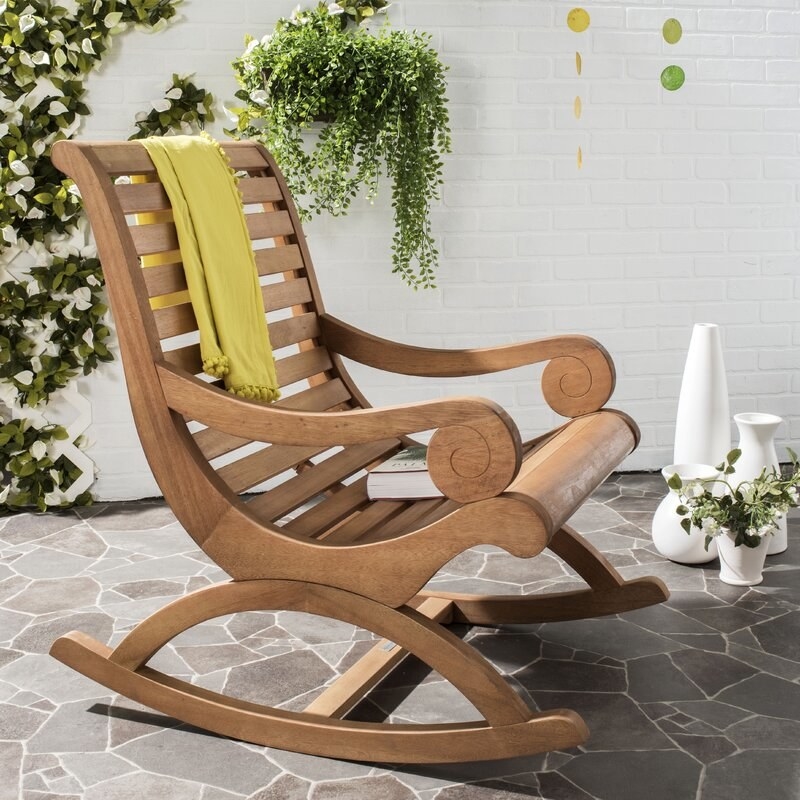 The rocking chair in the color natural