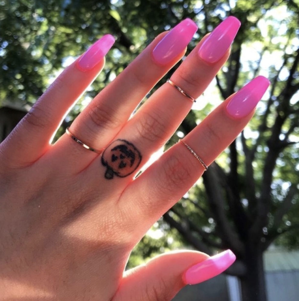 小さいのに存在感抜群 今 フィンガータトゥー が気になる