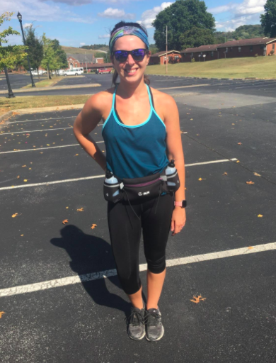 Reviewer wears black hydration belt while training for a marathon