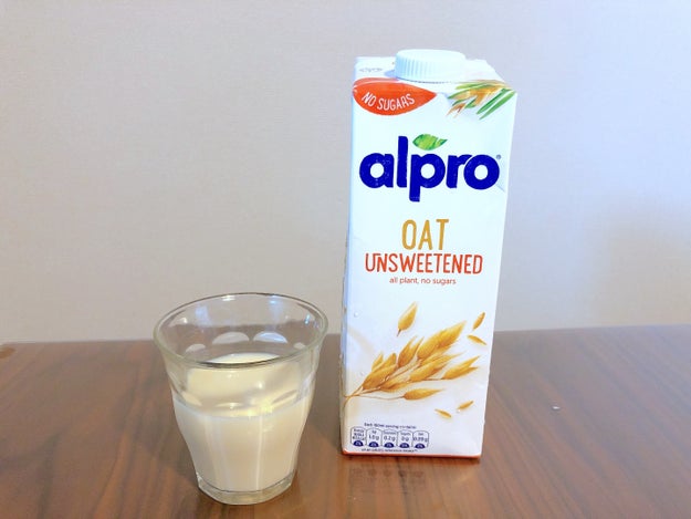豆乳にアーモンドミルクに お次はオーツミルク 最近のミルク事情が複雑なので比べてみた Buzzfeed Japan なにやらミルクの種類が増えている Asami ｄメニューニュース Nttドコモ