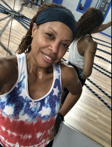 A reviewer in a gray sweatband