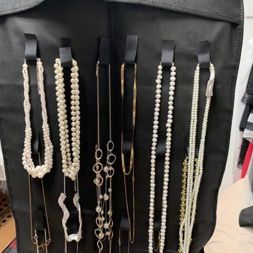 review photo of the organizer in black 