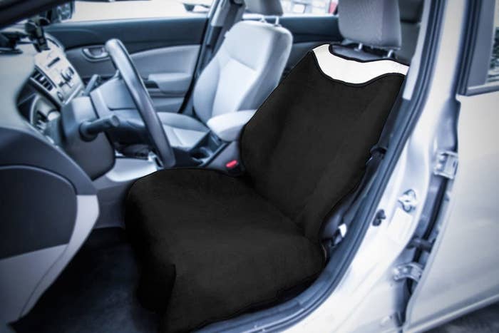 A towel seat cover on the driver&#x27;s seat of a car