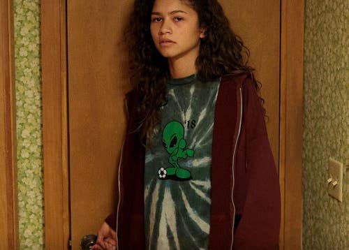 Guys if you want to dress as rue these outfits are the alternatives of “an  alien shirt” : r/euphoria