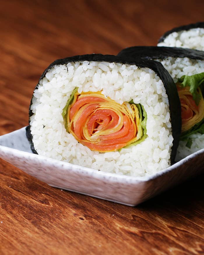 薔薇の飾り巻き寿司 牛乳パックで簡単 薔薇の飾り巻き寿司 牛乳パックで簡単