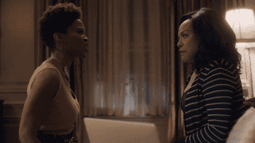 Lynn Whitfield slaps Kim Hawthorne while sitting on the edge of the bed