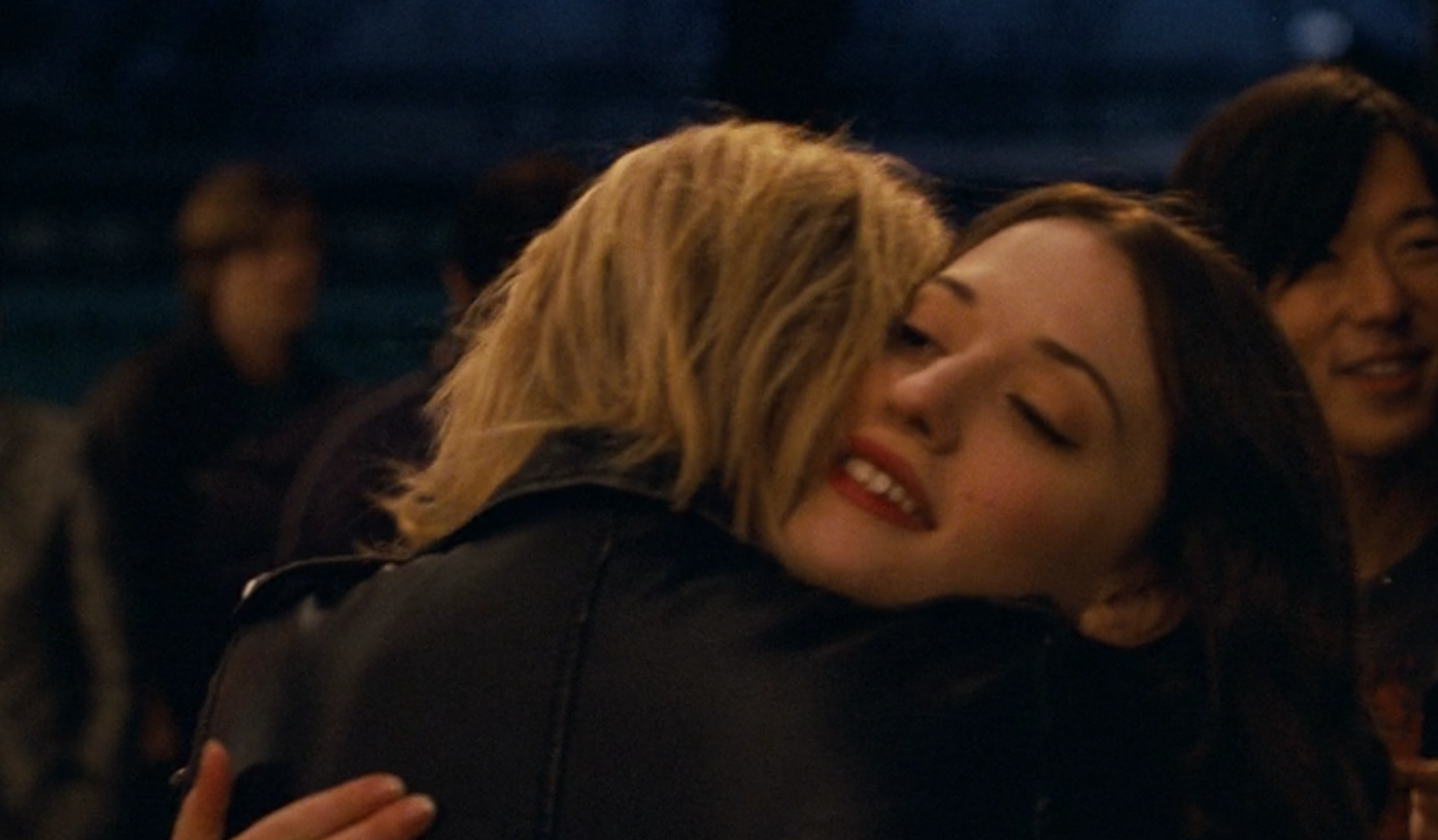 Ari Graynor and Kat Dennings hugging