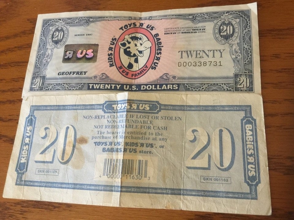 两个20美元杰弗里美元的正面和背面的特写。