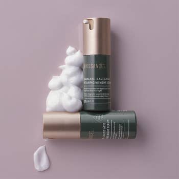 Lifestyle image showing the packaging of the serum and the gel-like texture