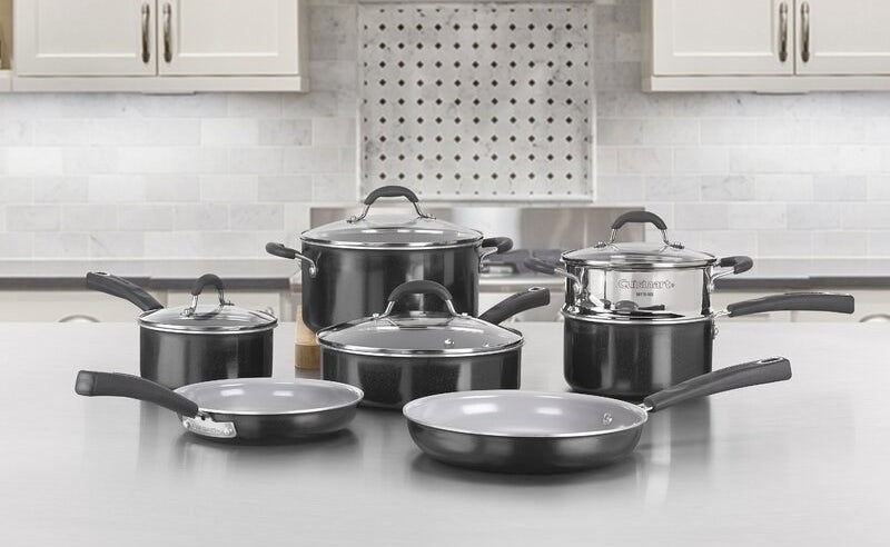 The cookware set in black