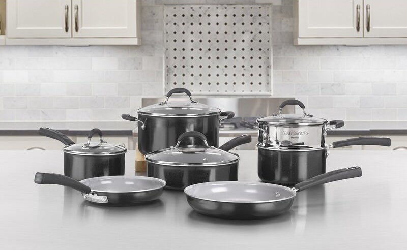 The cookware set in black