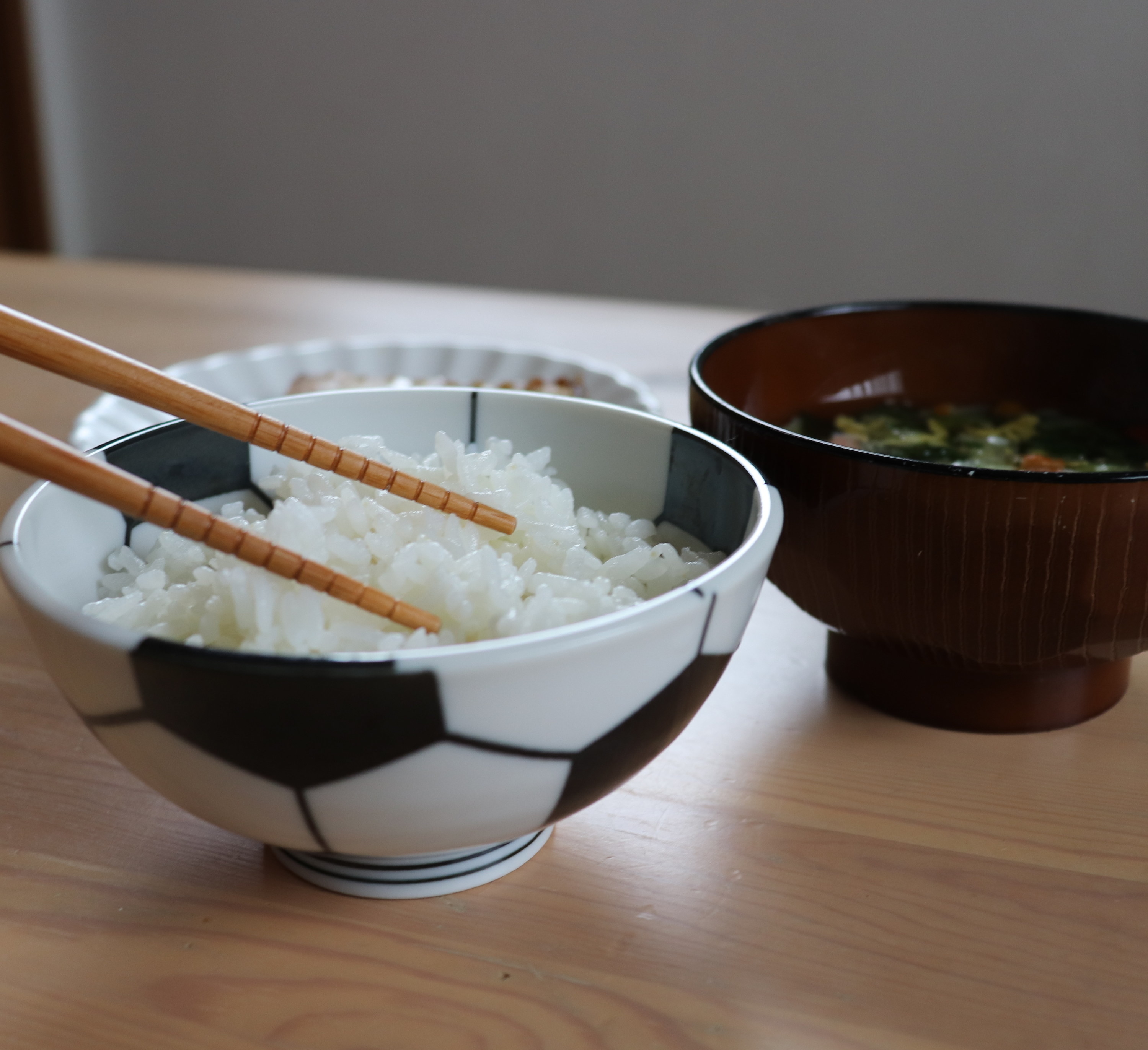 ニトリのおすすめの食器「軽量飯碗 サッカーボール（美濃焼）」