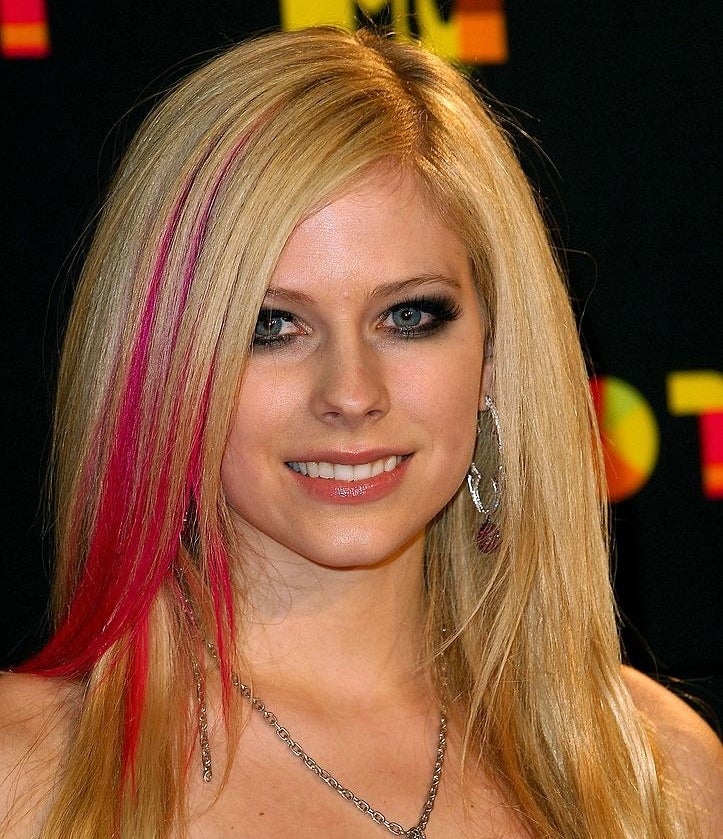 Avril has chunky bright streaks on one side of her hair