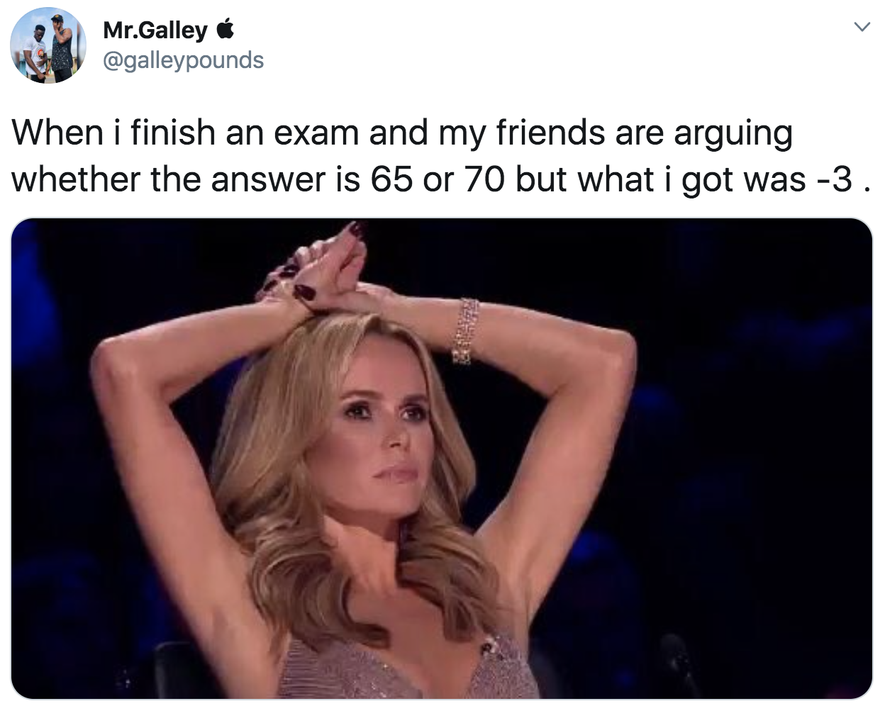 一个女人把手放在头上，推特上写着:当我完成考试时，我所有的朋友都在争论答案是65还是70，而我得到了-3
