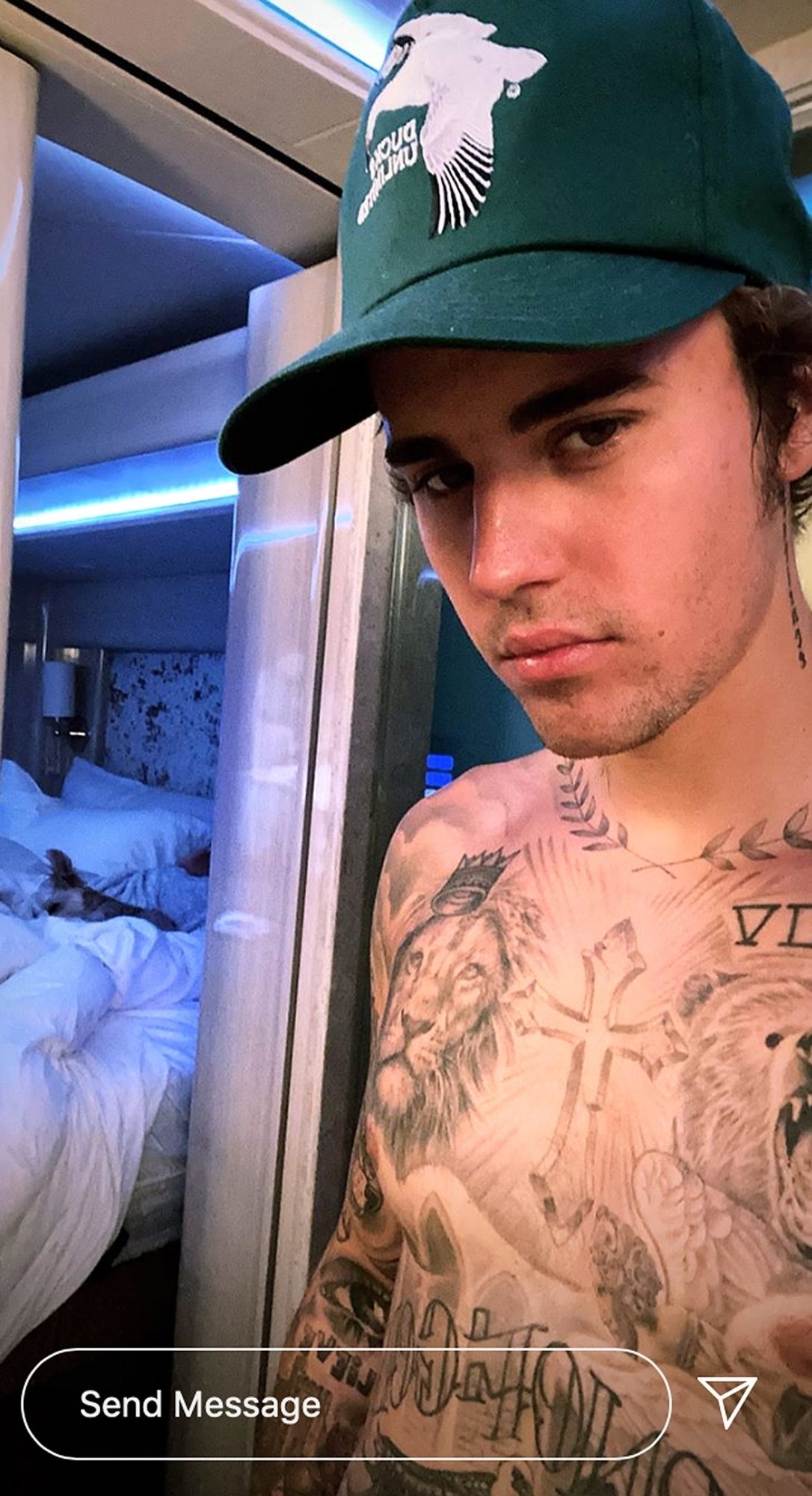 Justin poses for a selfie shirtless