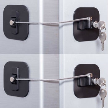 A pair of palm-sized square attachments placed on both refrigerator doors and connected by a strong cord. One side has a lock and key.