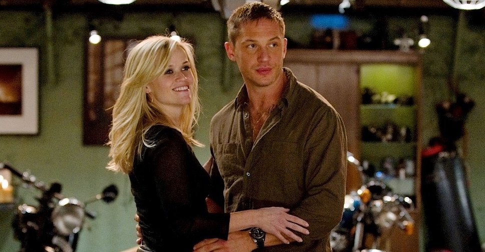 Reese Witherspoon as Lauren embracing one of her lovers, Tuck, played by Tom Hardy.