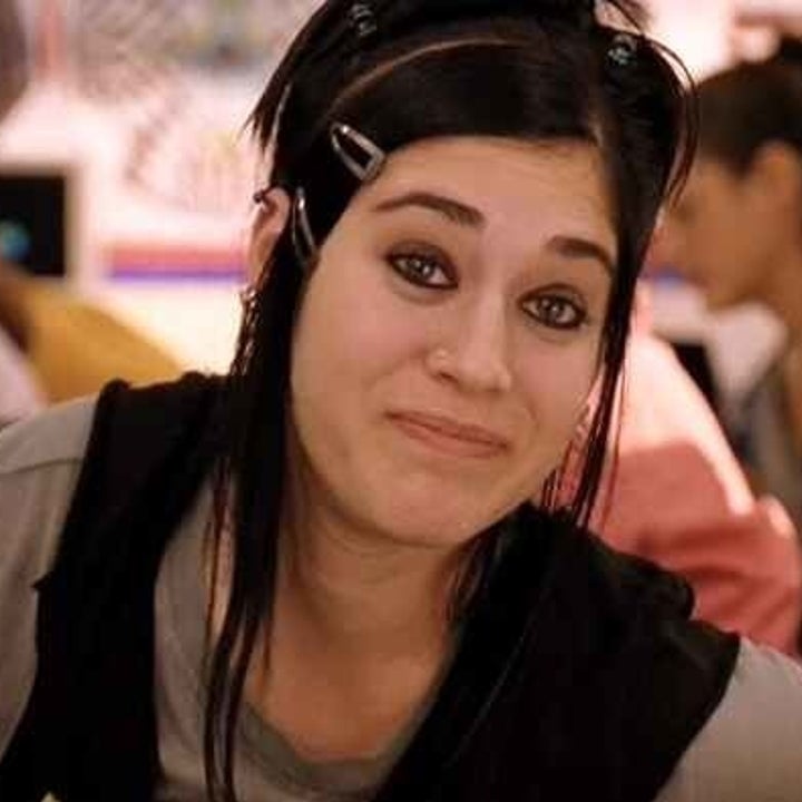 Lizzy Caplan in "Mean Girls"