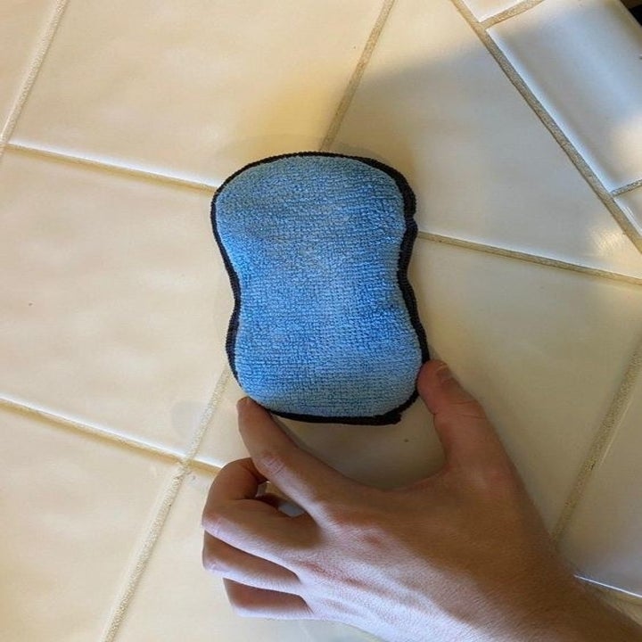 Reviewer's picture of the soft side of the sponge