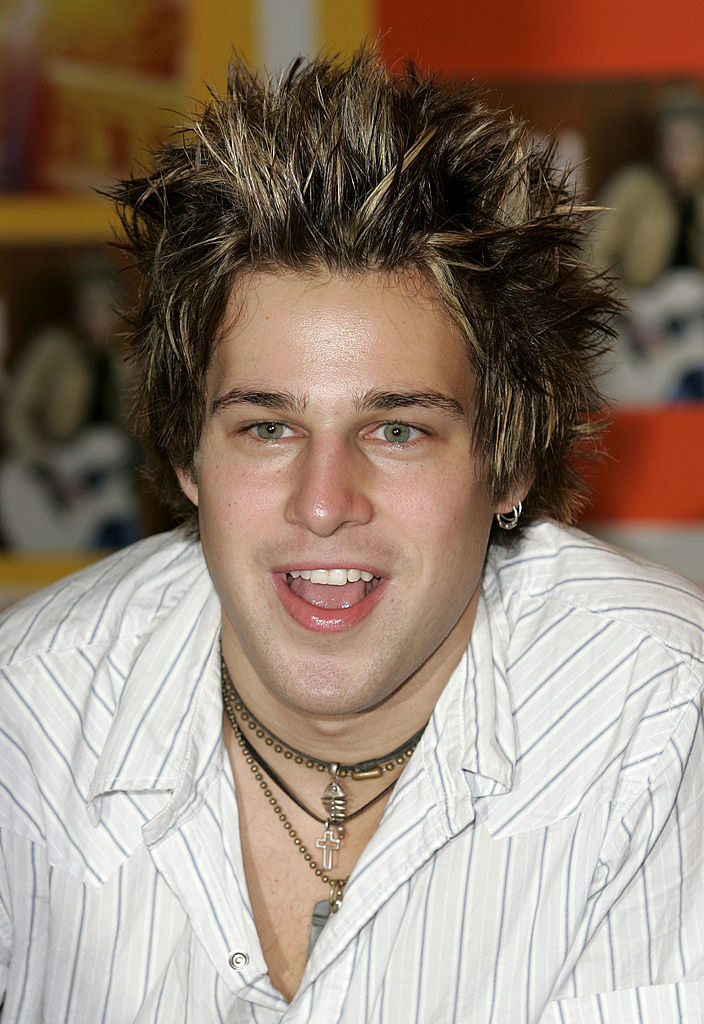 A photo of Ryan Cabrera with wildly spiky hair and blonde highlights.