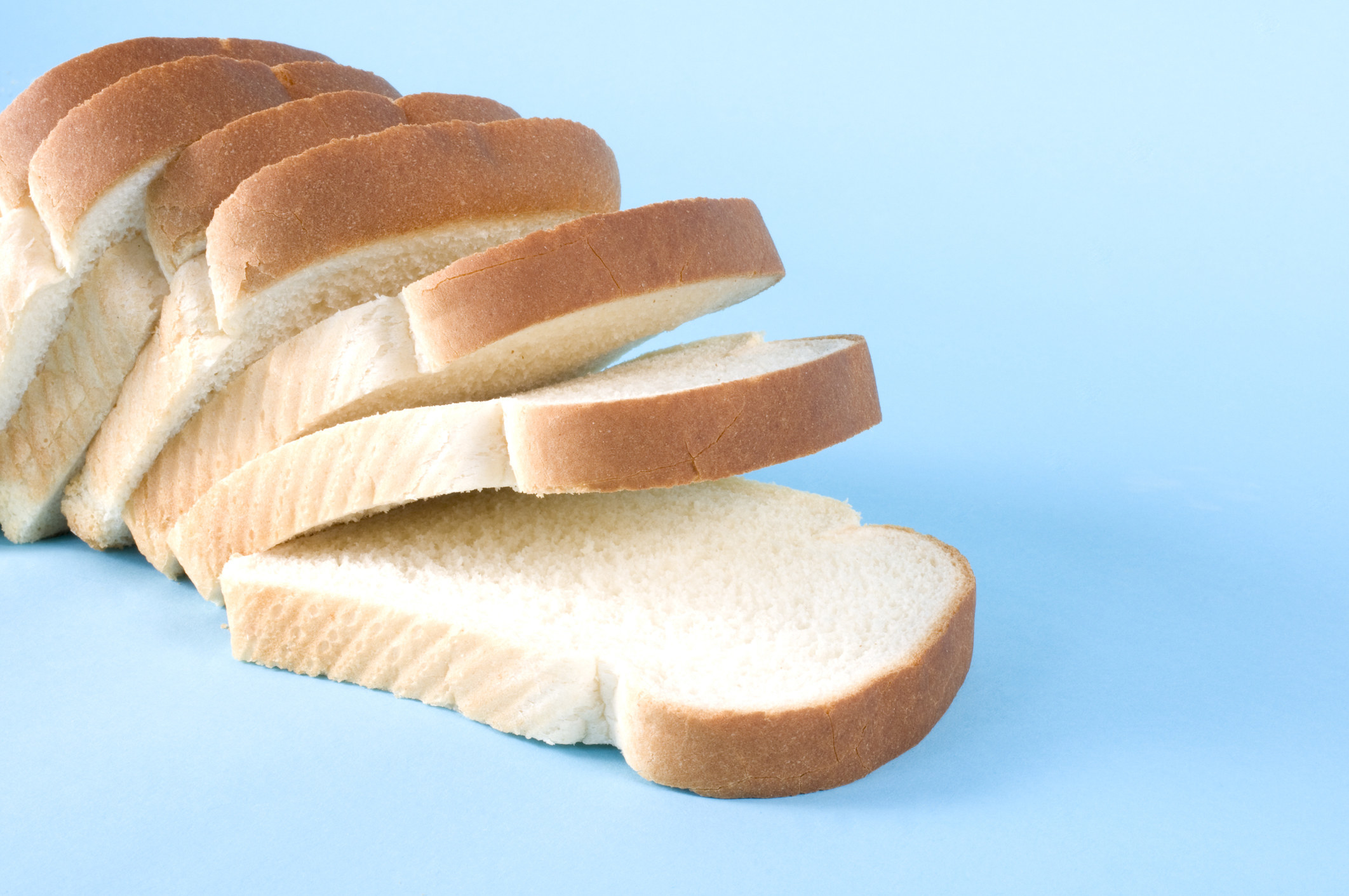 1 кусочек хлеба грамм. Ломтик хлеба. Кусочек белого хлеба. Вес ломтика хлеба. Кусок белого хлеба.