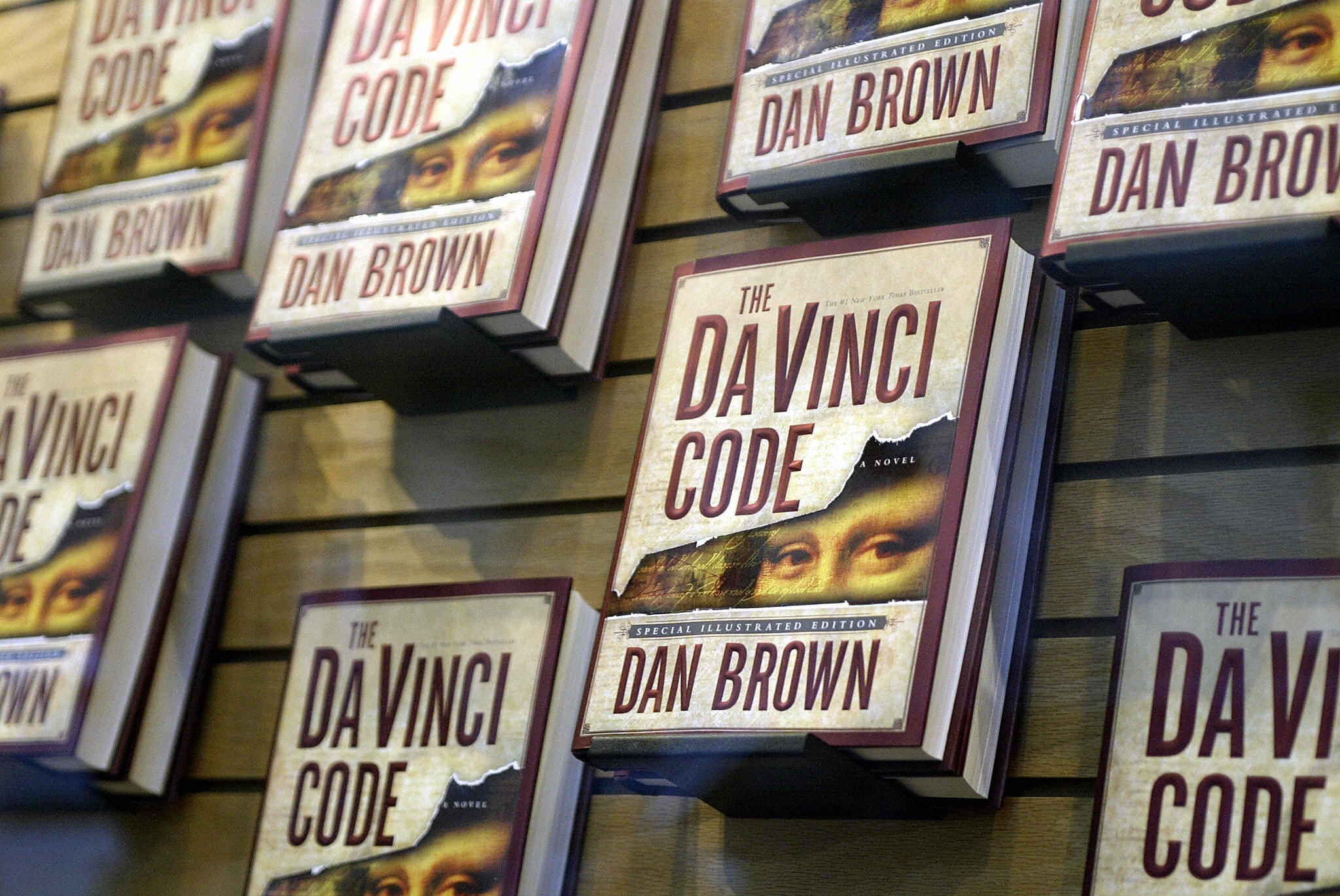 A bookstore window front displaying The Da Vinci Code.