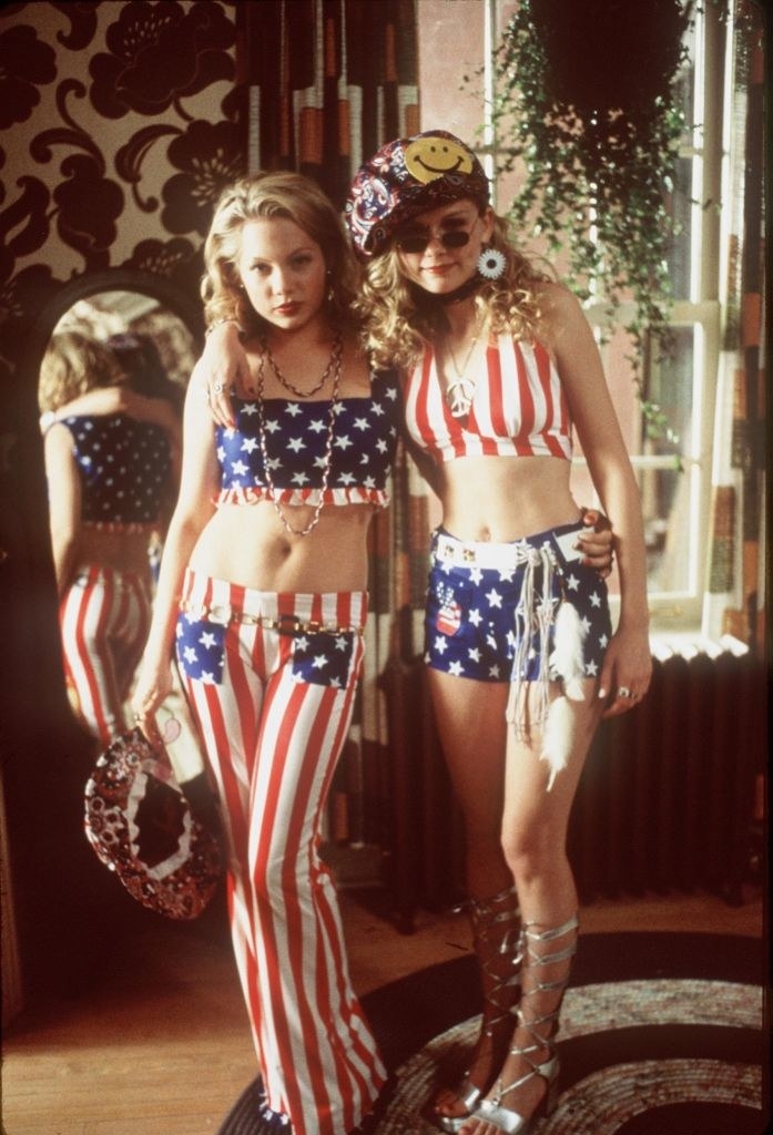 Kirsten Dunst and Michelle Williams in American flag clothing