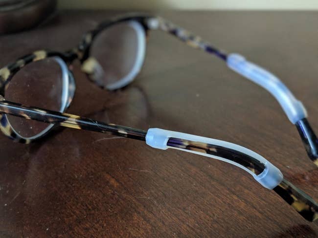 Reviewer photo of the grips on the arms of their glasses