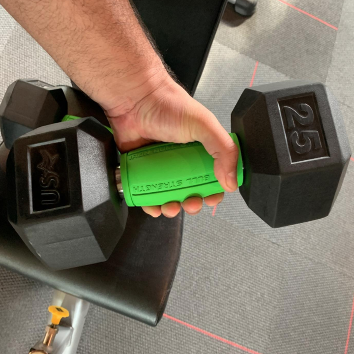 A reviewer holds a dumbbell using the bar grip