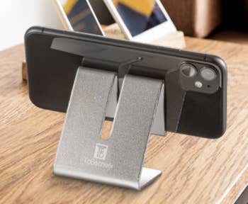 The same holder pivoted so it holds the phone horizontally, too 