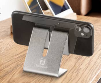The same holder pivoted so it holds the phone horizontally, too 