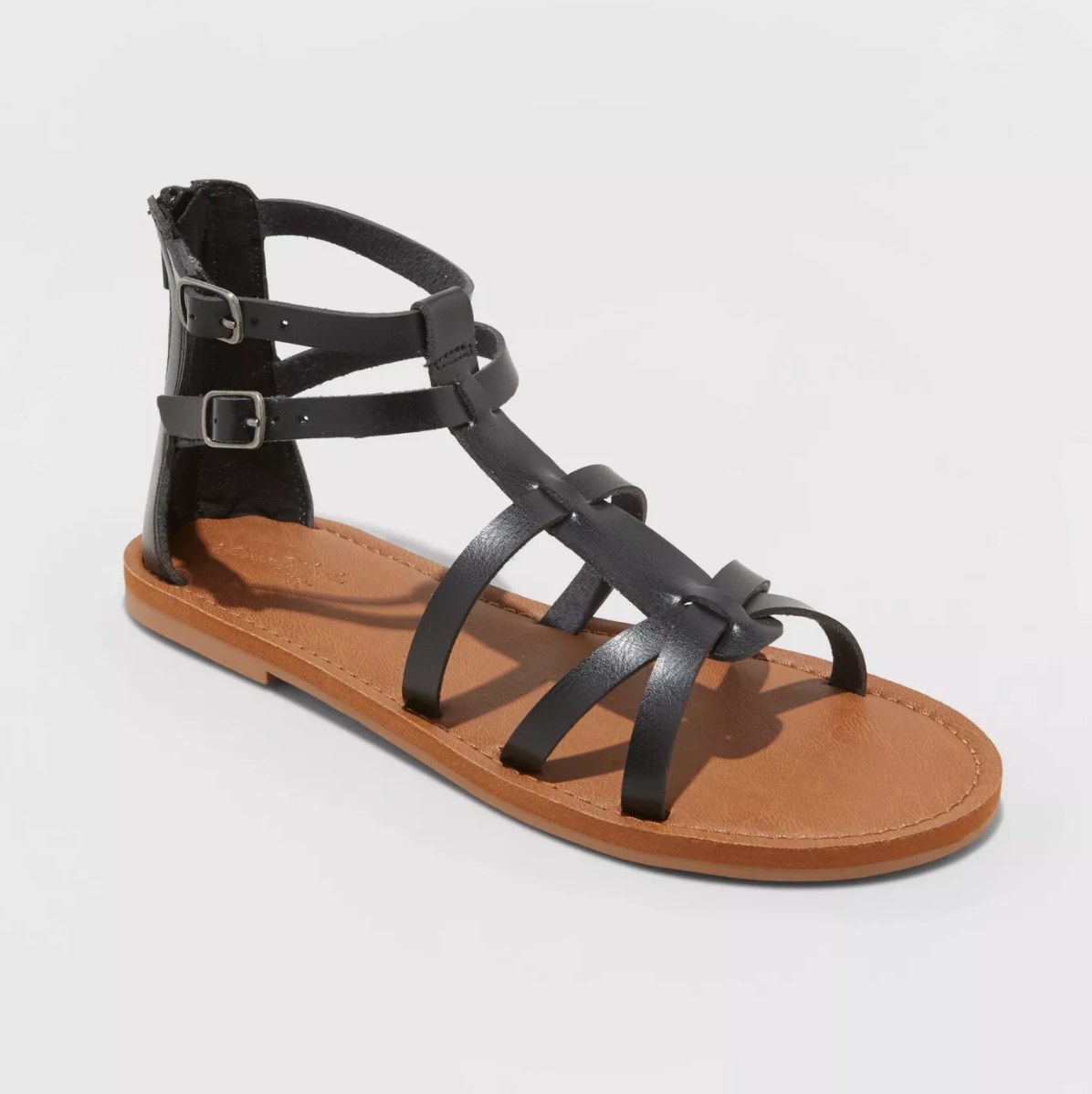 the black strappy sandals