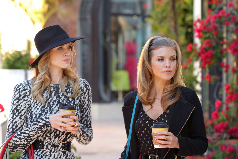 Sara Foster and AnnaLynne McCord as Jen and Naomi