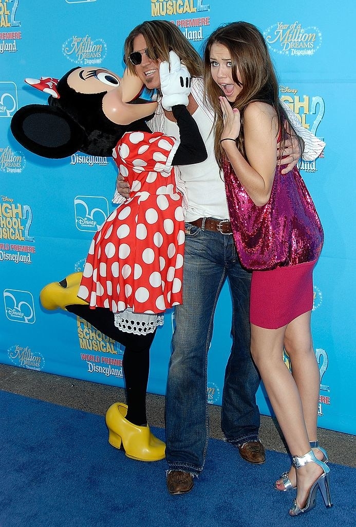 minnie mouse kissing billy ray